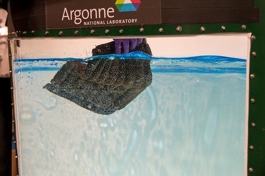 Oleosponge-test-at-Argonne-2-900px.jpg