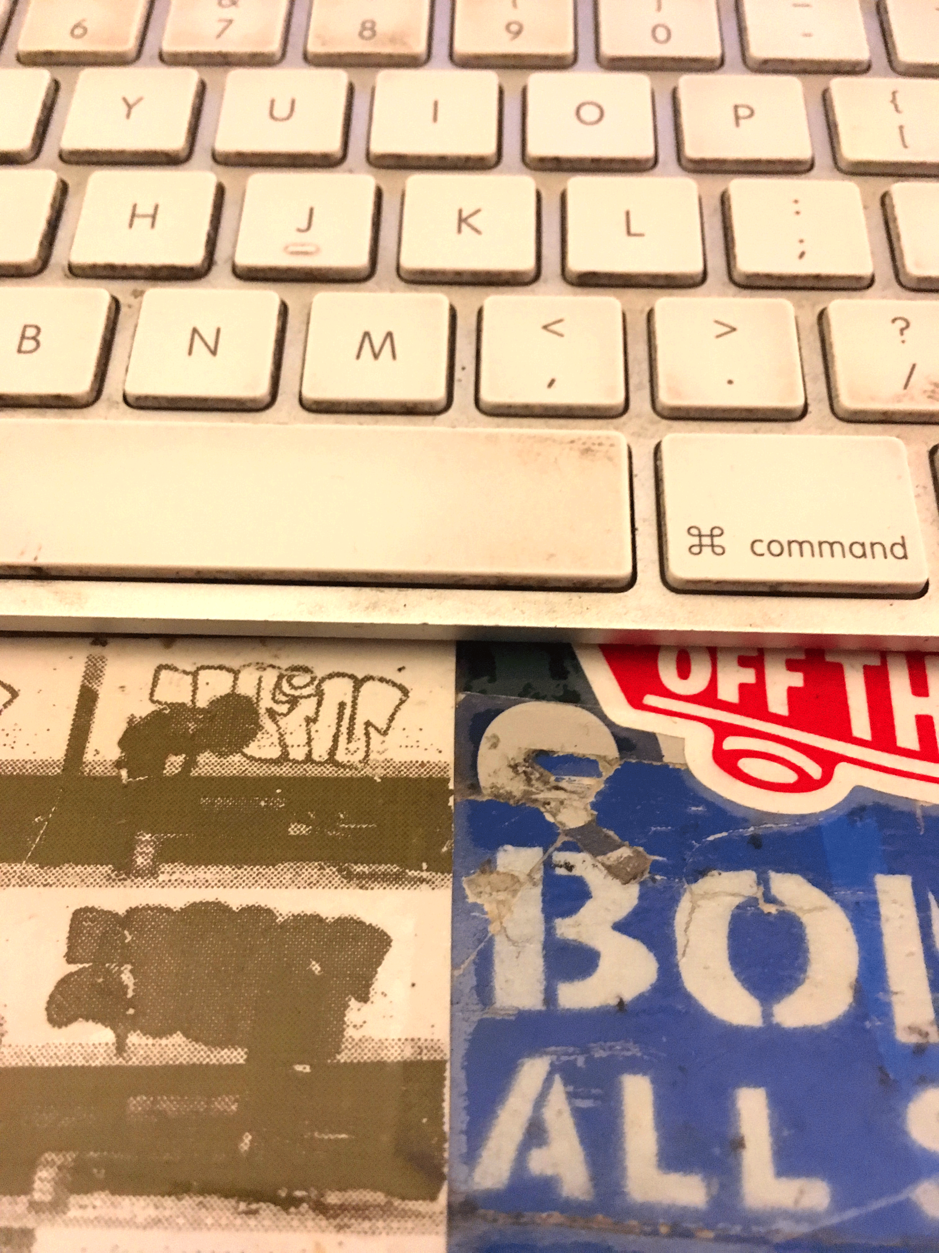 My Dirty Keyboard & Desk & VAIN Throwie — Steemit