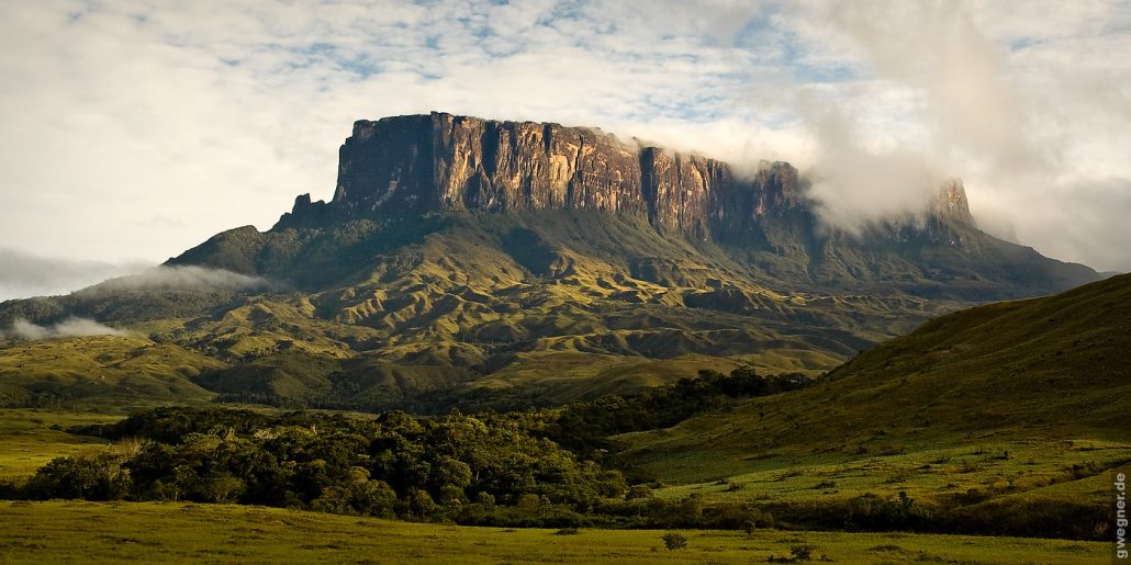 La-magia-del-Roraima-que-no-puedes-dejar-de-experimentar-1-1030x515.jpg