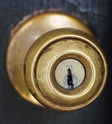 door-knob-1924315_640.jpg