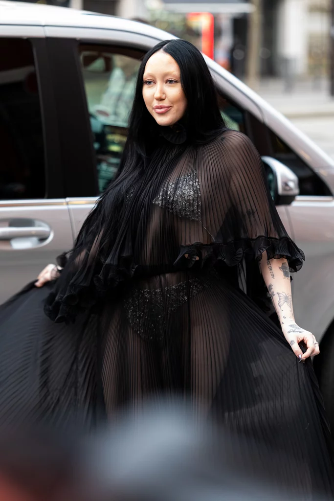 noah-cyrus-alexandre-vauthier-dress-paris-fashion-week (2).webp