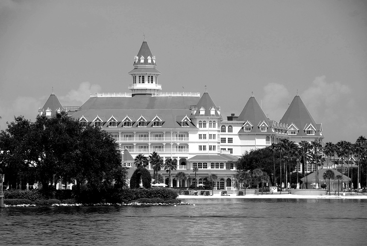 luxury-hotel-3614946_1280.jpg