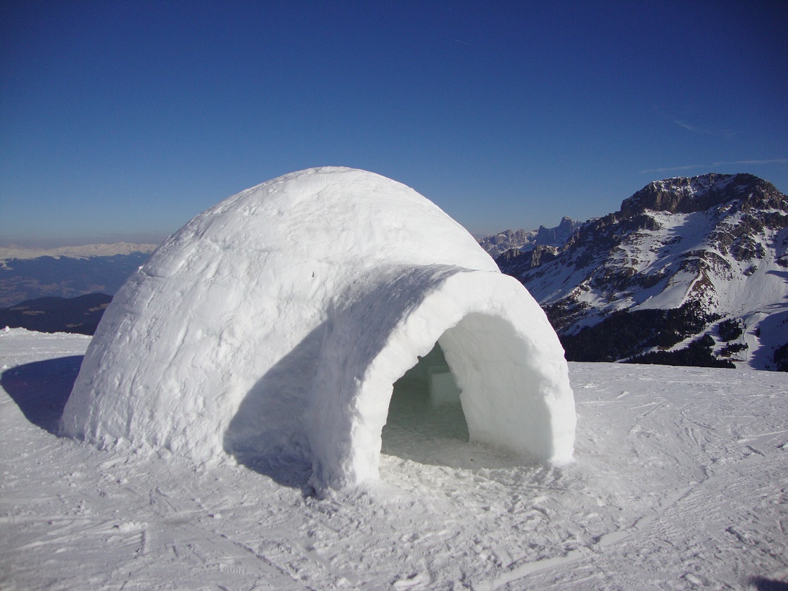 Un_igloo_ma_non_siamo_in_alaska_ma_nei_pressi_della_Pala_di_Santa_-_panoramio.jpg