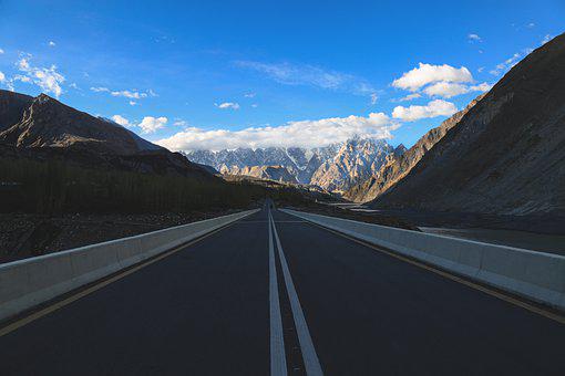 road-7056806__340.jpg