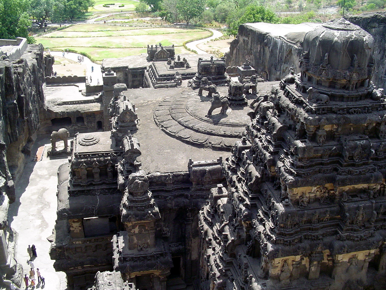Kailasha_temple_at_ellora.jpg