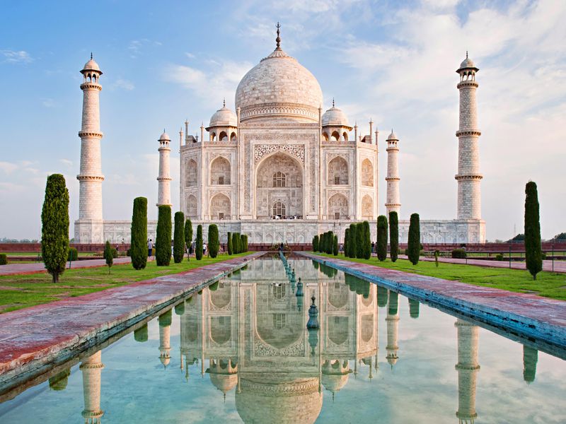 Taj Mahal, India.jpg