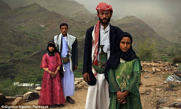 2E0AD14800000578-3300571-Hope_A_photo_of_two_child_brides_named_Tehani_and_Ghada_pictured-m-64_1446502422748.jpg