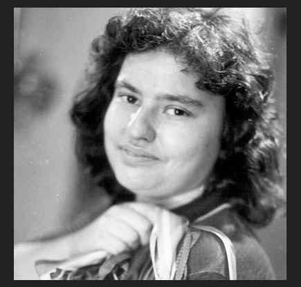 elizabeth Poper2.png