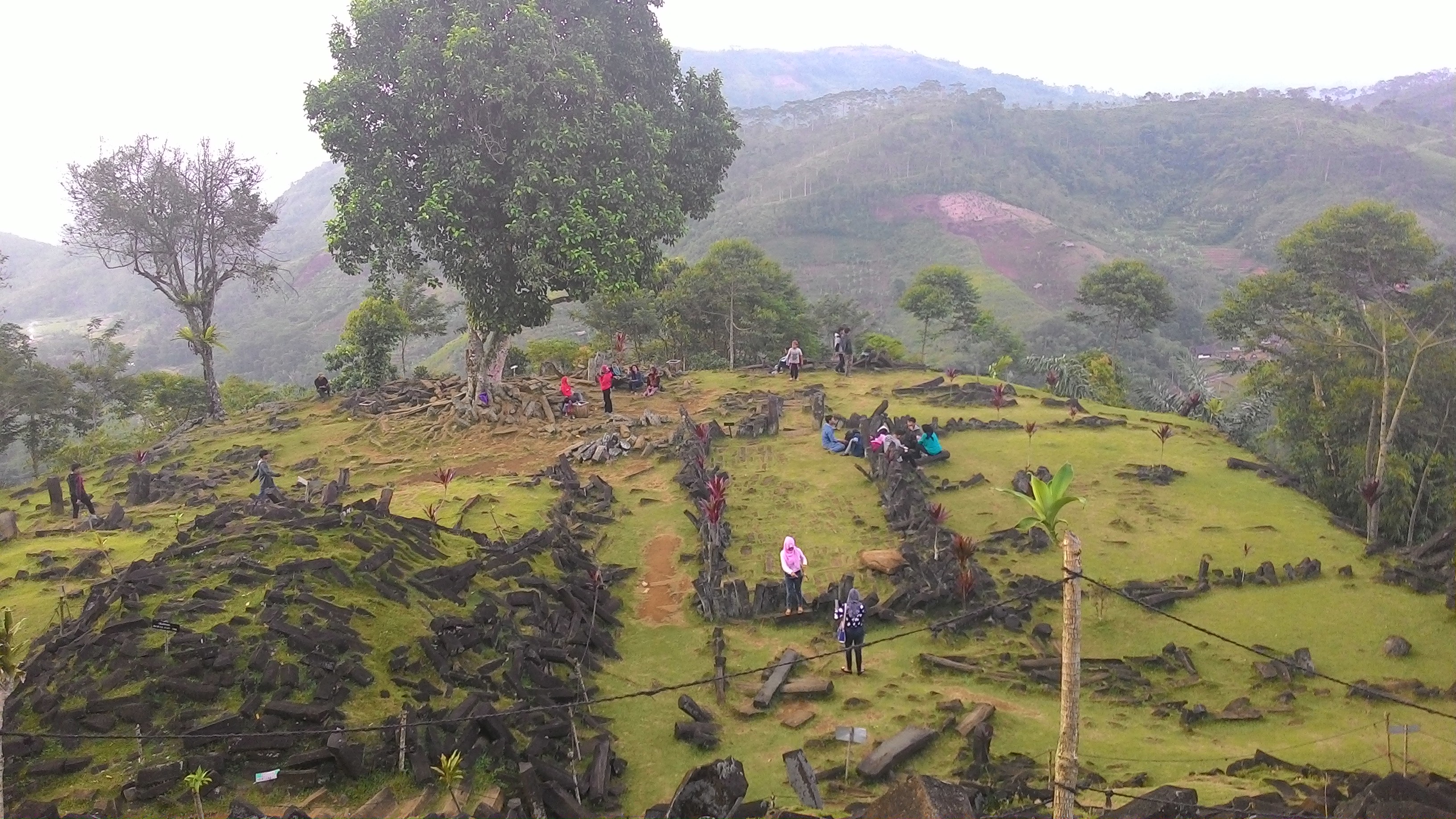 Gunung_Padang_5th_terrace.jpeg