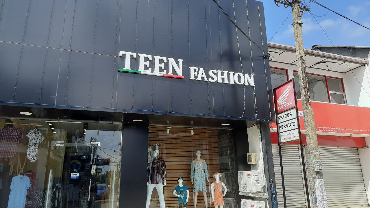 Fashion shops hotsell near me