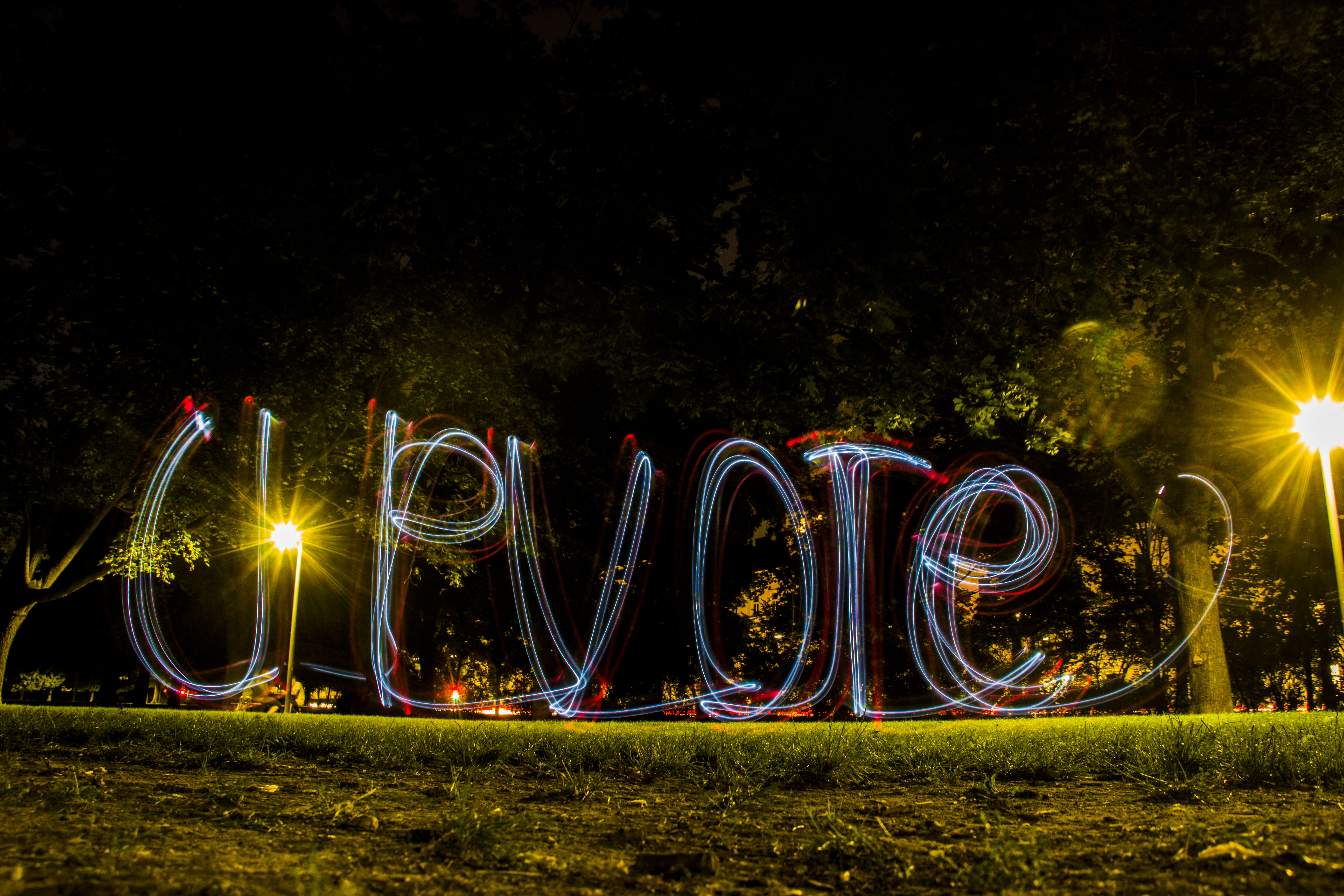 IMG_8273lovefriday_light_graffiti_by_jnmarteau.JPG