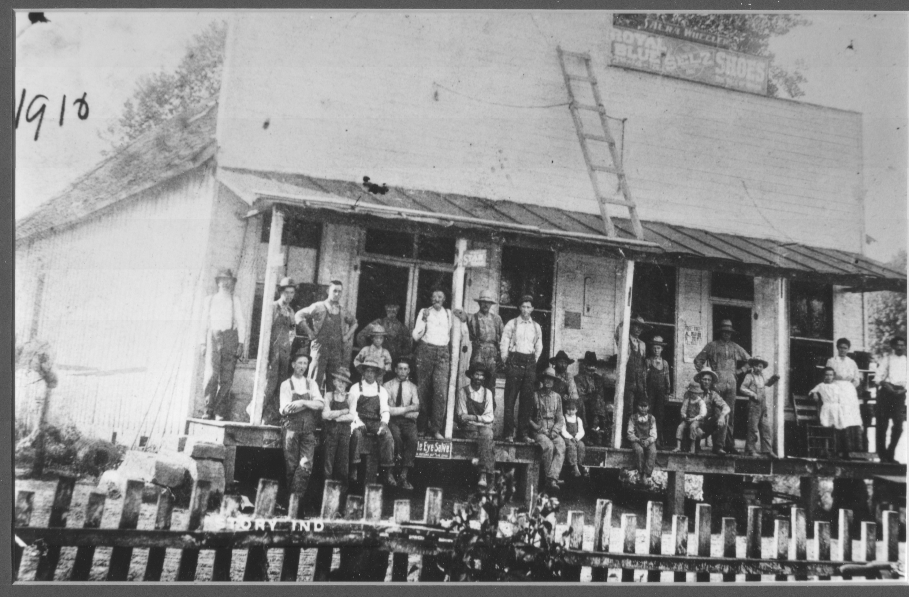 Story's_old_General_Store,_pre-1915. (1).jpg