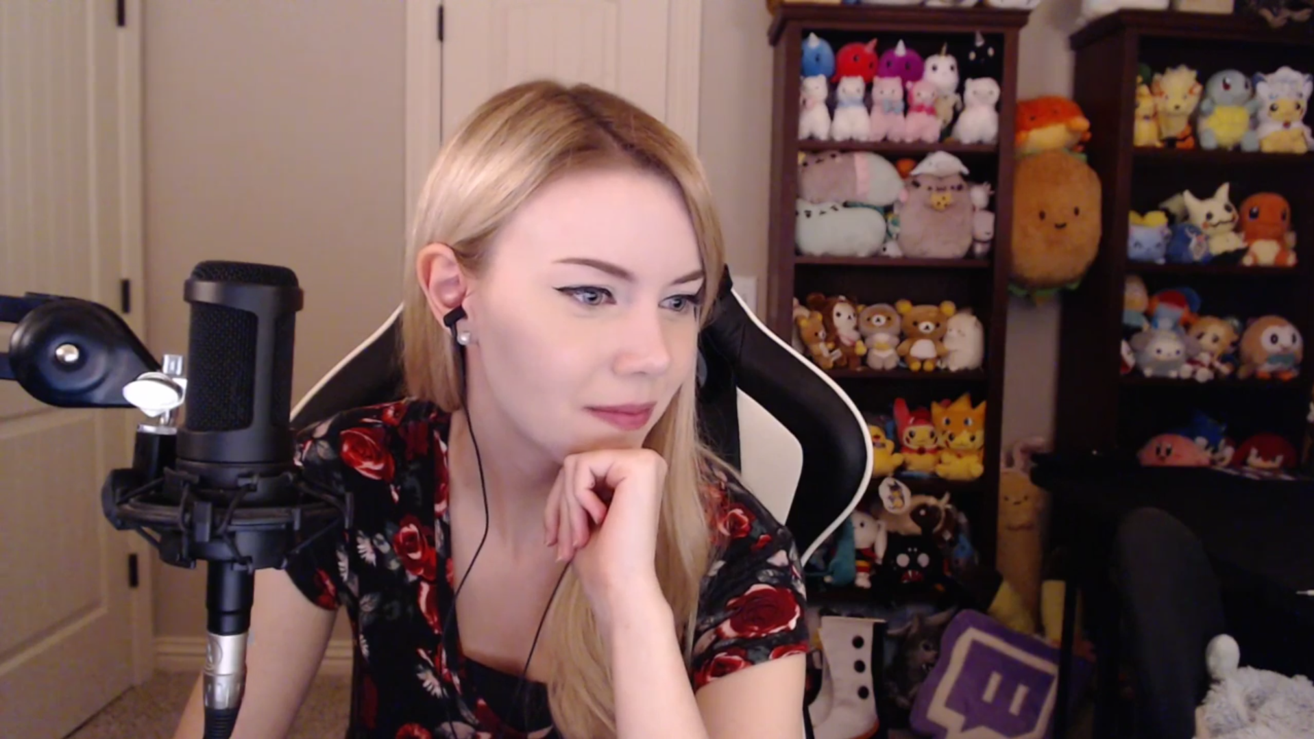 Blonde Streamer