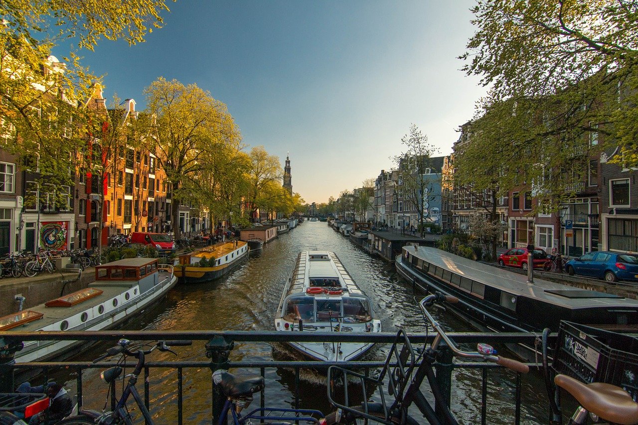 amsterdam-1089646_1280.jpg