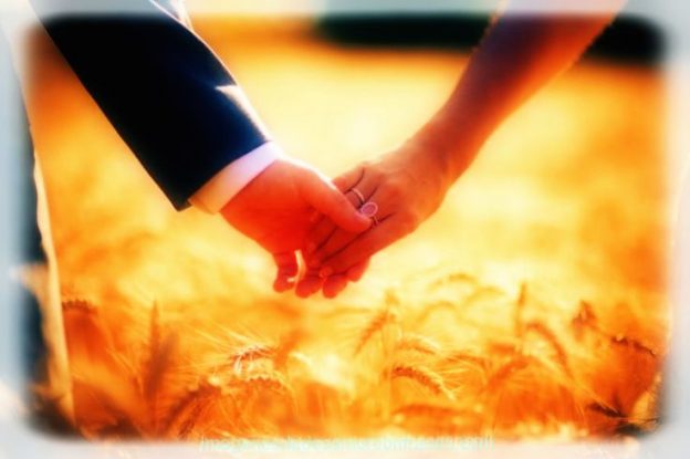 fotos-de-enamorados-de-las-manos-1-624x415 (1).jpg