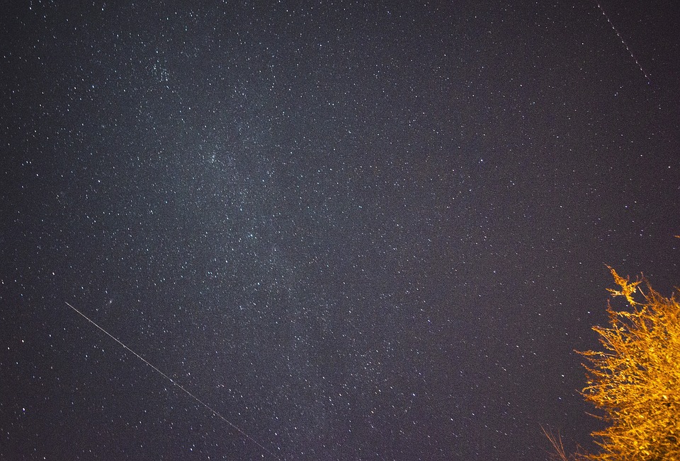 meteor-shower-2018-3876718_960_720.jpg