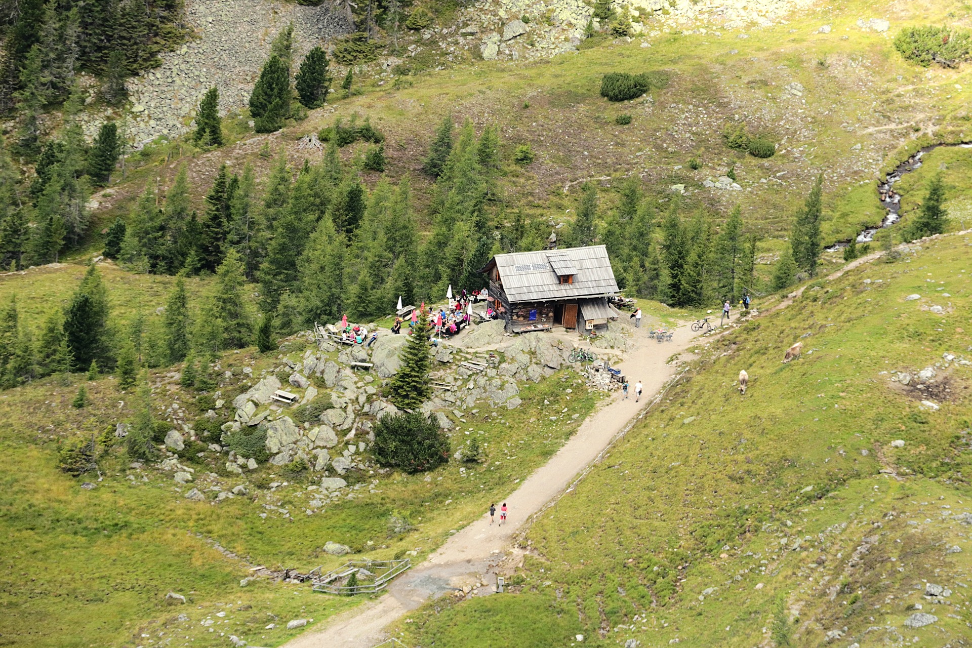 Гора хат. Альпийская Горная Хижина. Горная Хижина в Альпах. Австрийские горные Хижины. Альпийский шалаш.