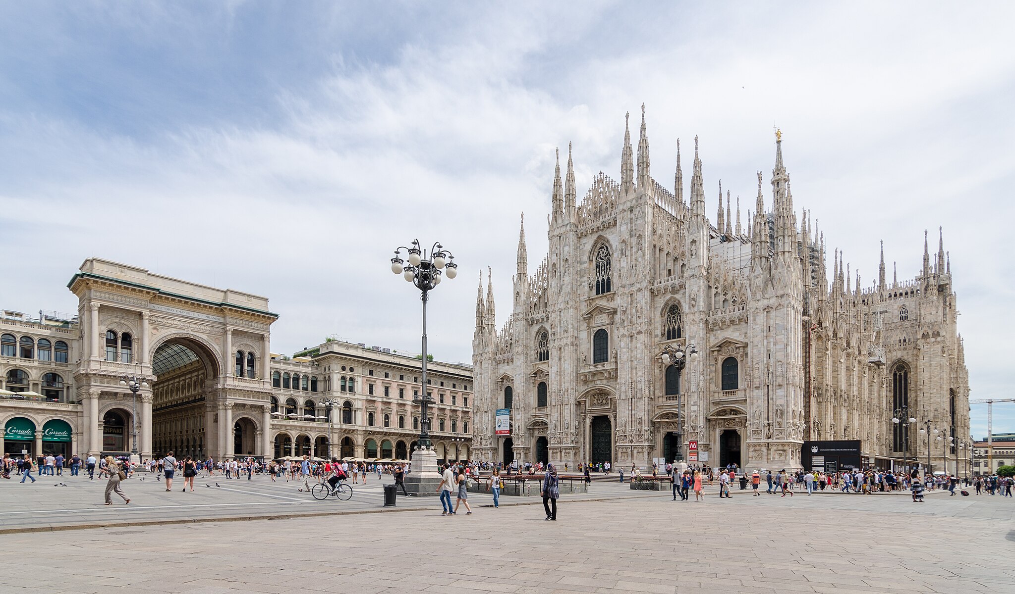 2048px-Milano,_Duomo_with_Milan_Cathedral_and_Galleria_Vittorio_Emanuele_II,_2016.jpg