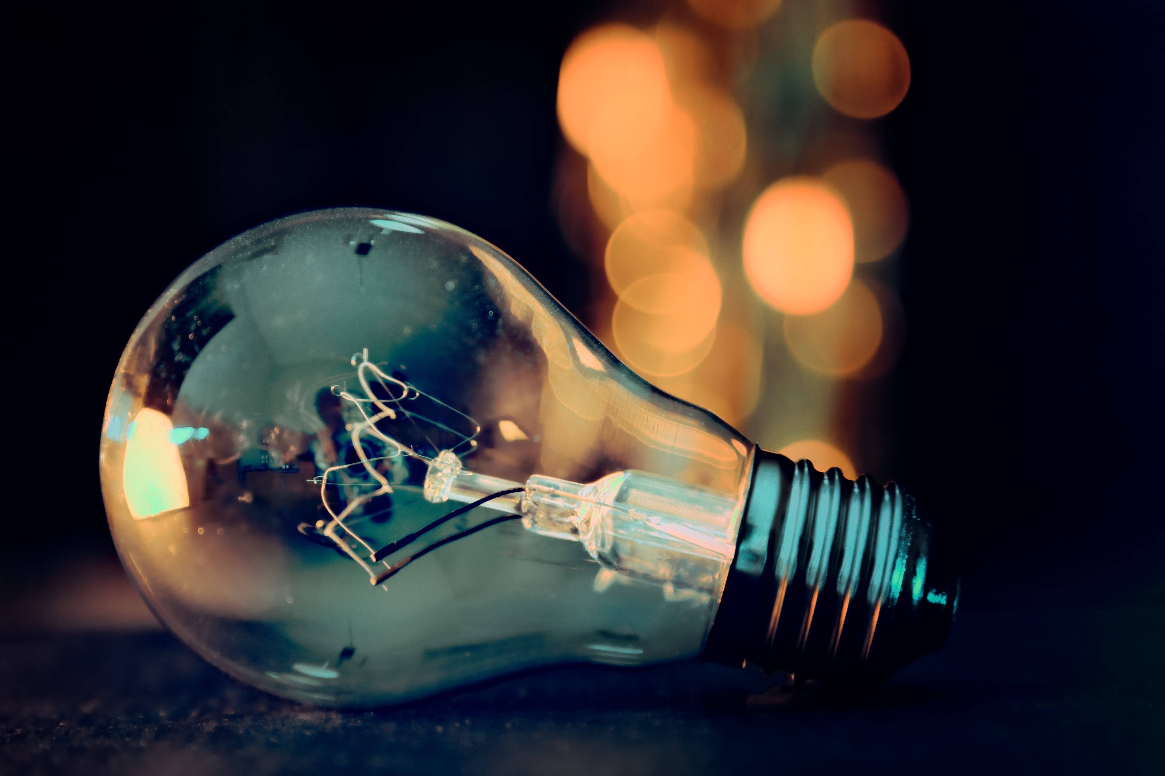 jplenio-light-bulb-3535435.jpg
