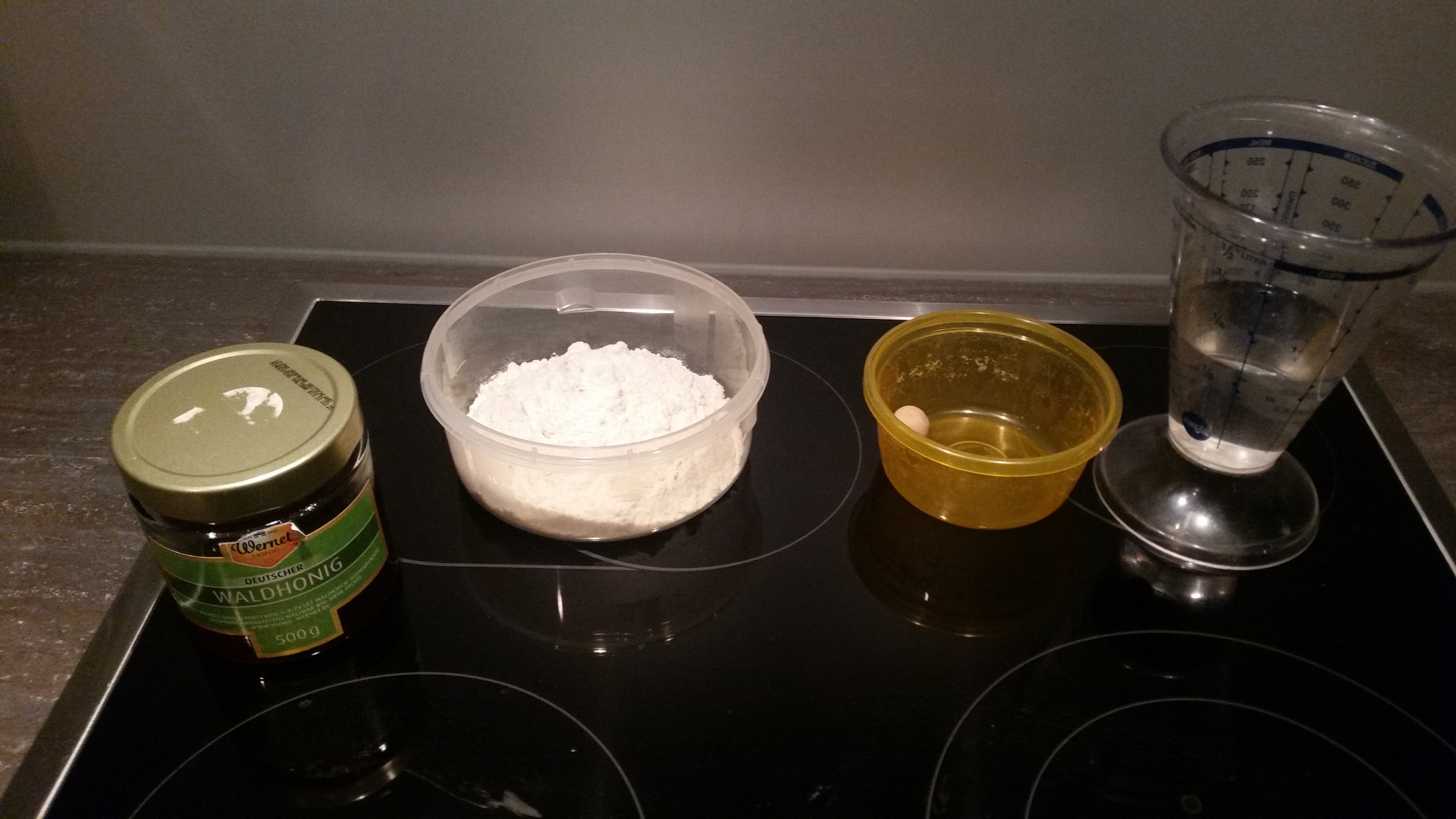 Ingredients_Poolish_pizza_dough.jpg