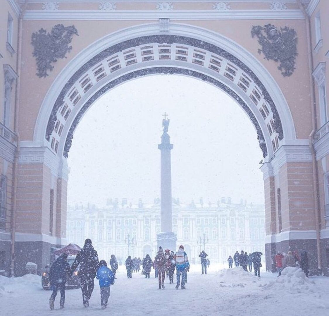 The holiday comes to us - the threshold of the New Year in St. Petersburg
