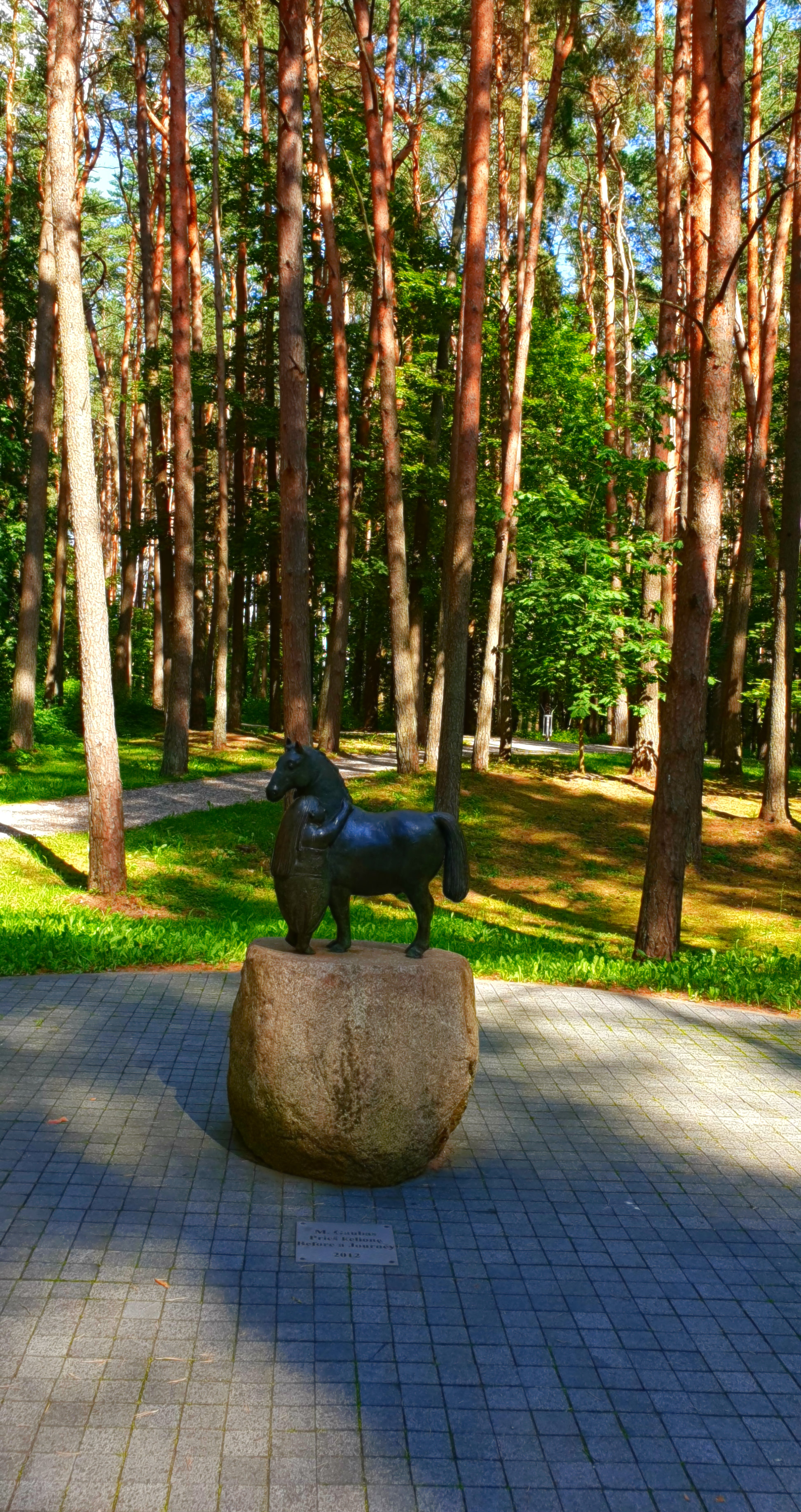 statueed.jpg