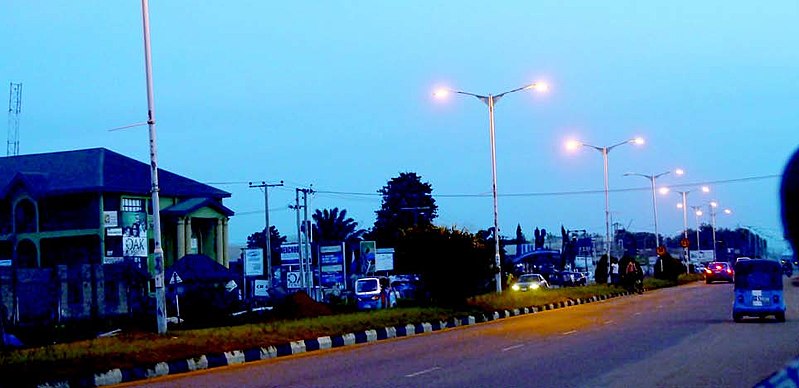 800px-Summit_road,_Asaba.jpeg