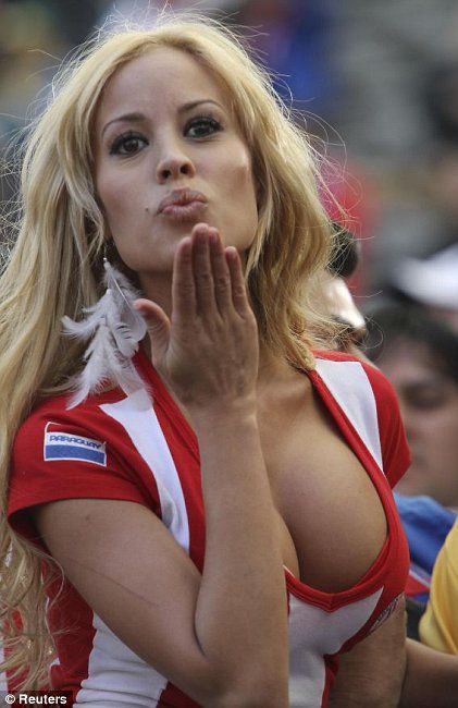 article-1310985555685-0d0d645d00000578-692674_421x650.jpg