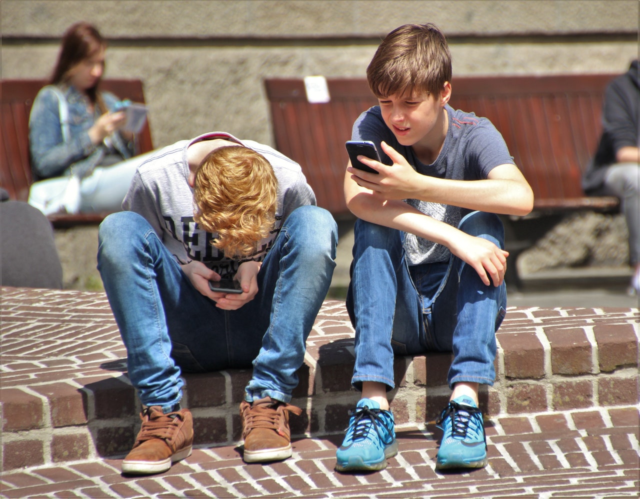 boys-cellphones-children-159395.jpg