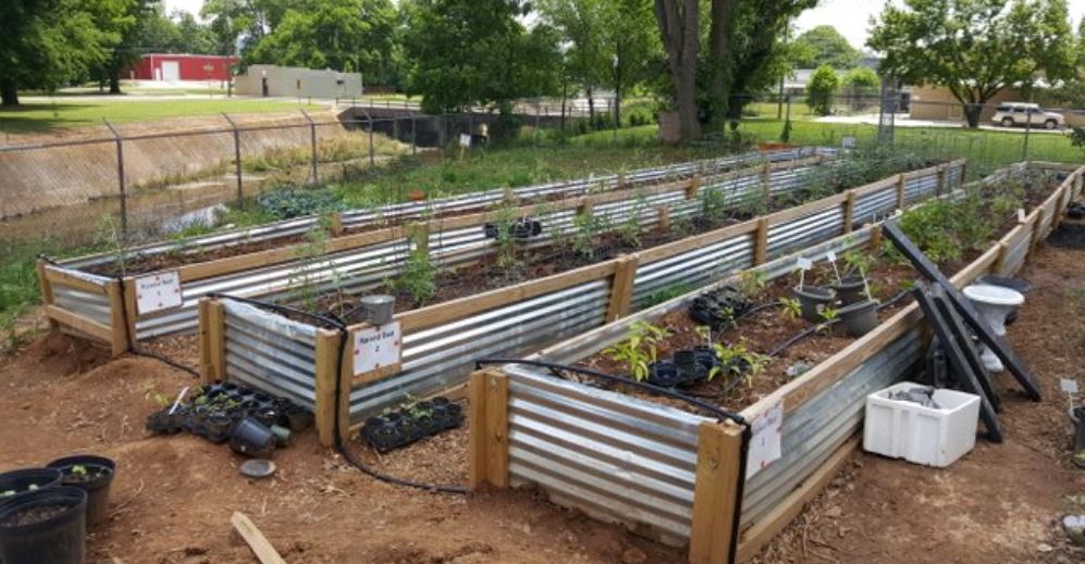 makinstuff_raised_bed_project.JPG