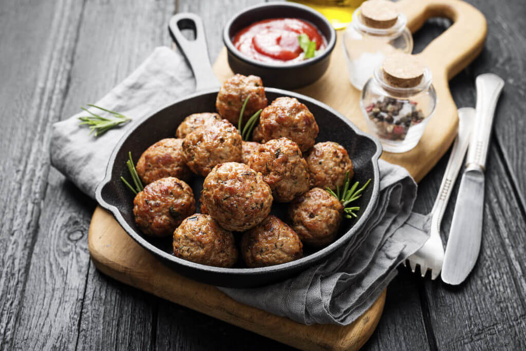 Meatballs-served-with-tomato-sauce-in-frying-pan-.--1024x683.jpeg