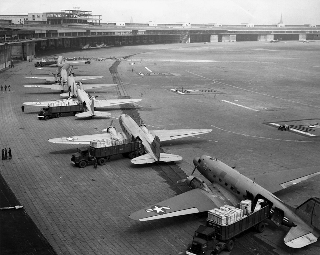 1024px-C-47s_at_Tempelhof_Airport_Berlin_1948.jpg