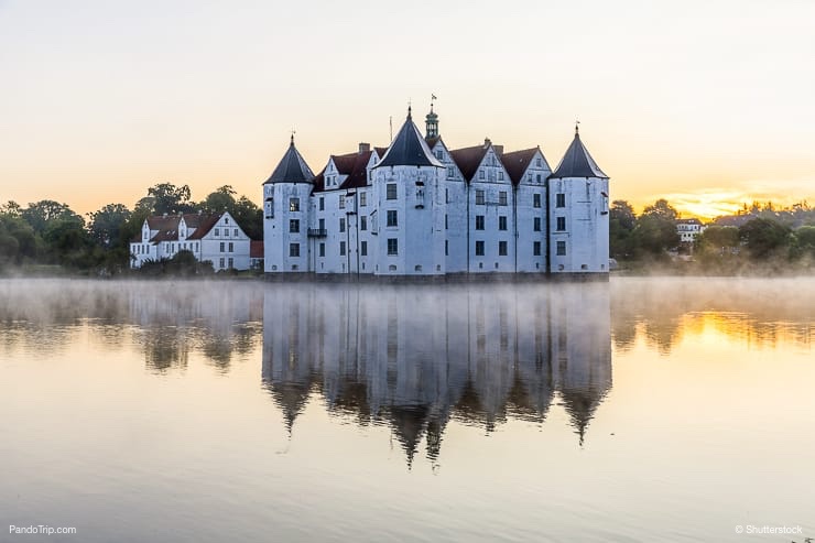 Glucksburg-water-castle-at-dawn-Germany.jpg