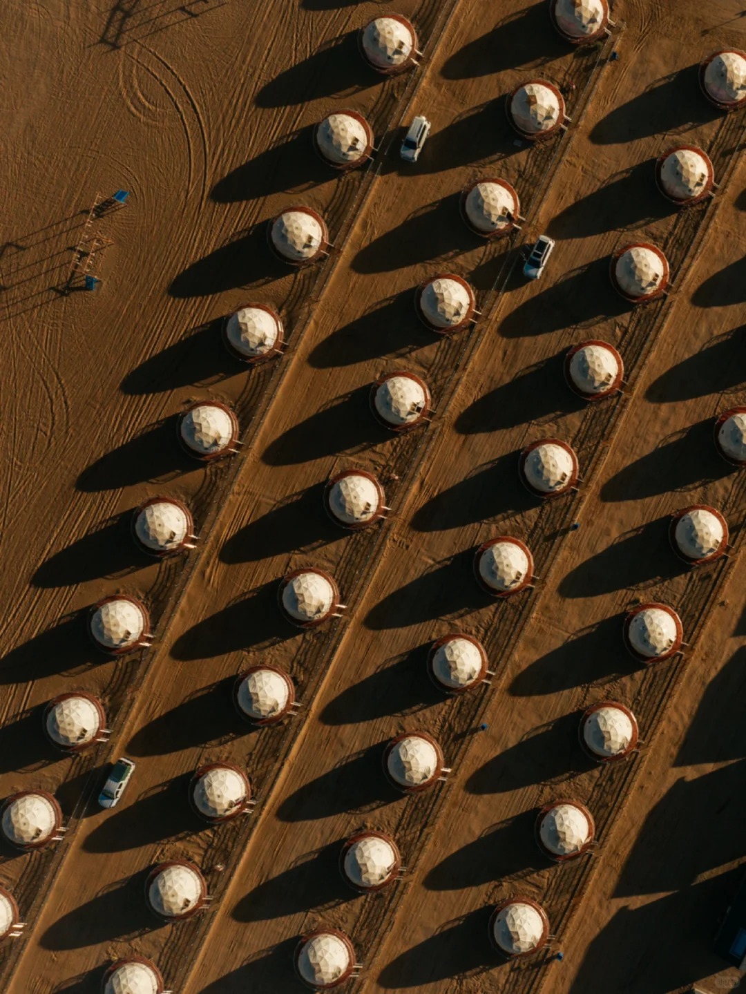 青海|西北也有月亮谷!这家星空营地太炫酷_1 (5).jpg