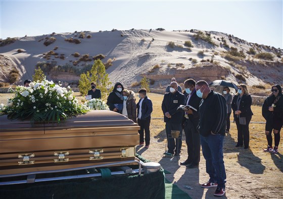 210216-covid-funeral-for-500k-dead-se-1015a_938562b7a2f73c85ab97bb0bb122c155.fit-560w.jpg
