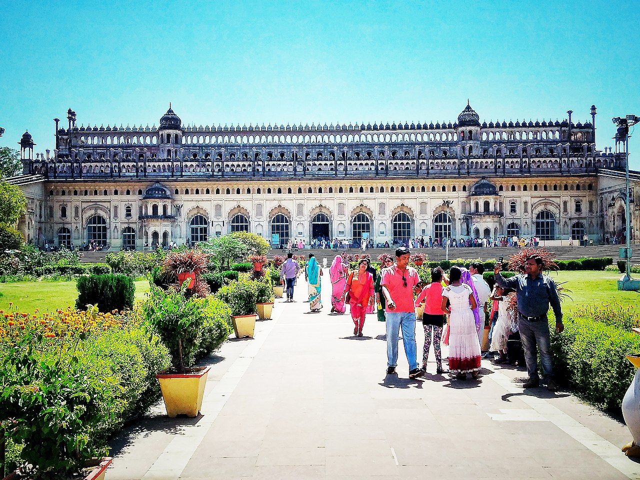 1280px-Bada_Imambada(Outer_view).jpg