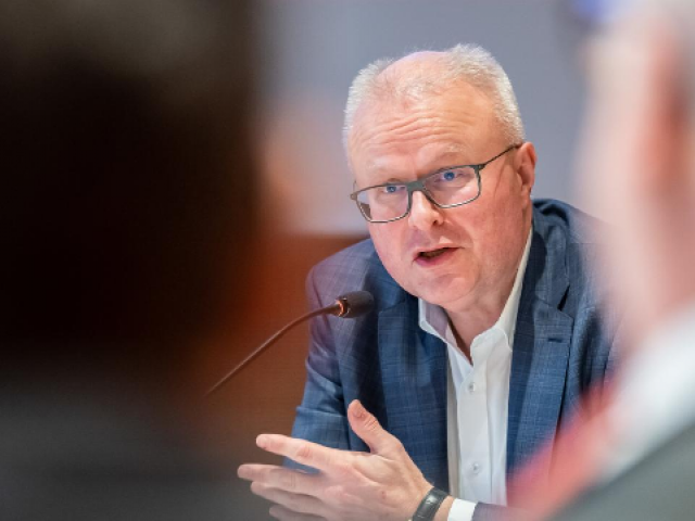 2186893-germanministersuicide-1585489616-900-640x480.png