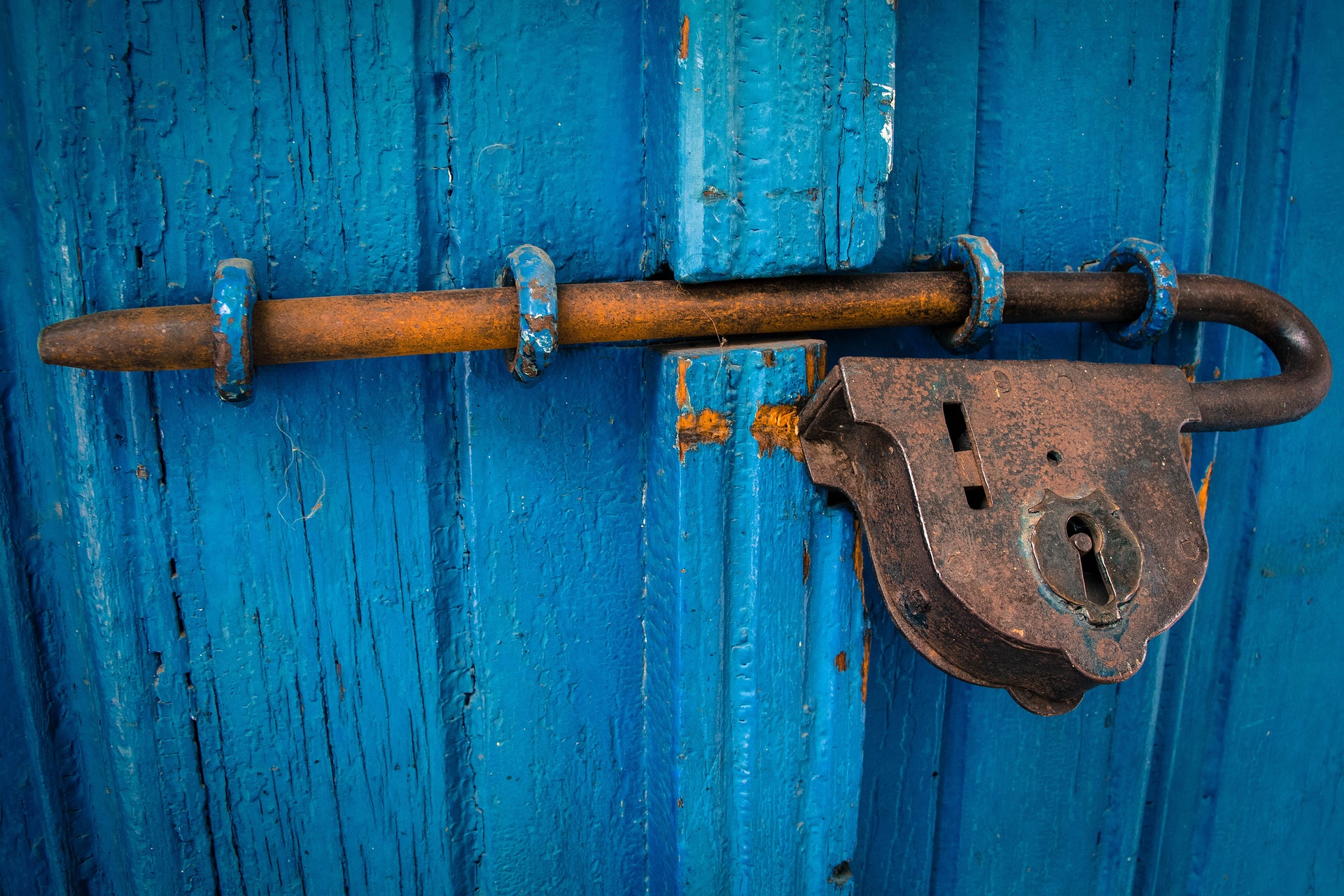 door-g7ff724345_1920.jpg