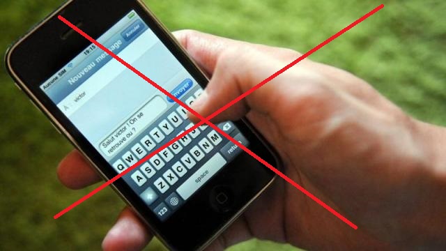 telephone-mobile.20-ans-les-sms-prennent-un-coup-de-vieux.jpg
