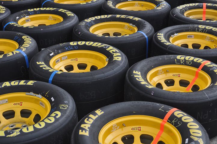nascar-332136__480.jpg