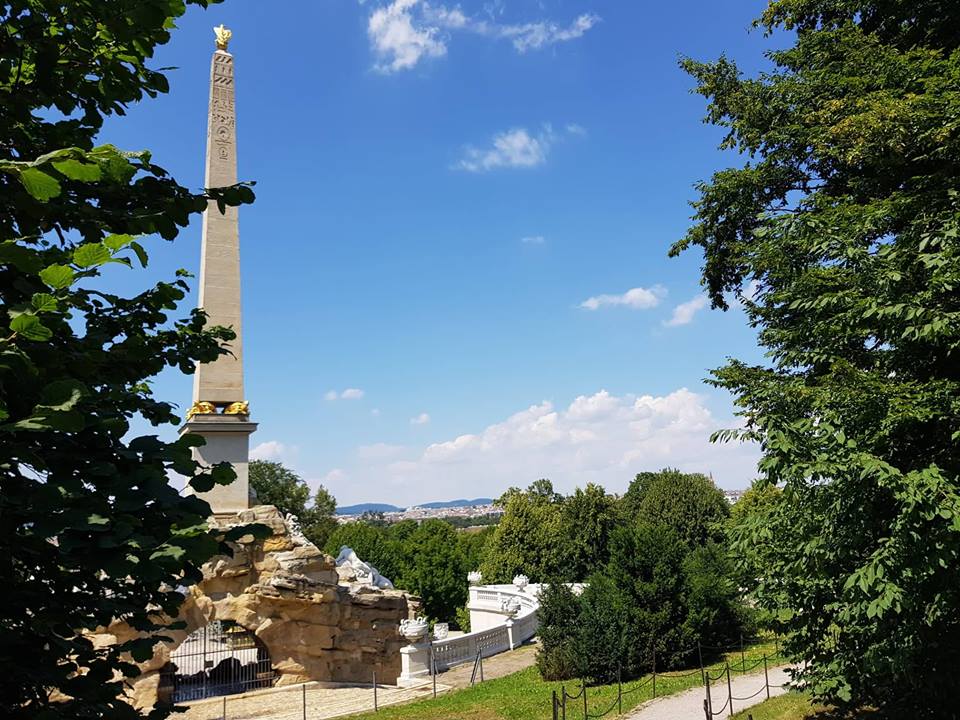 obelisk schönbrunn.jpg
