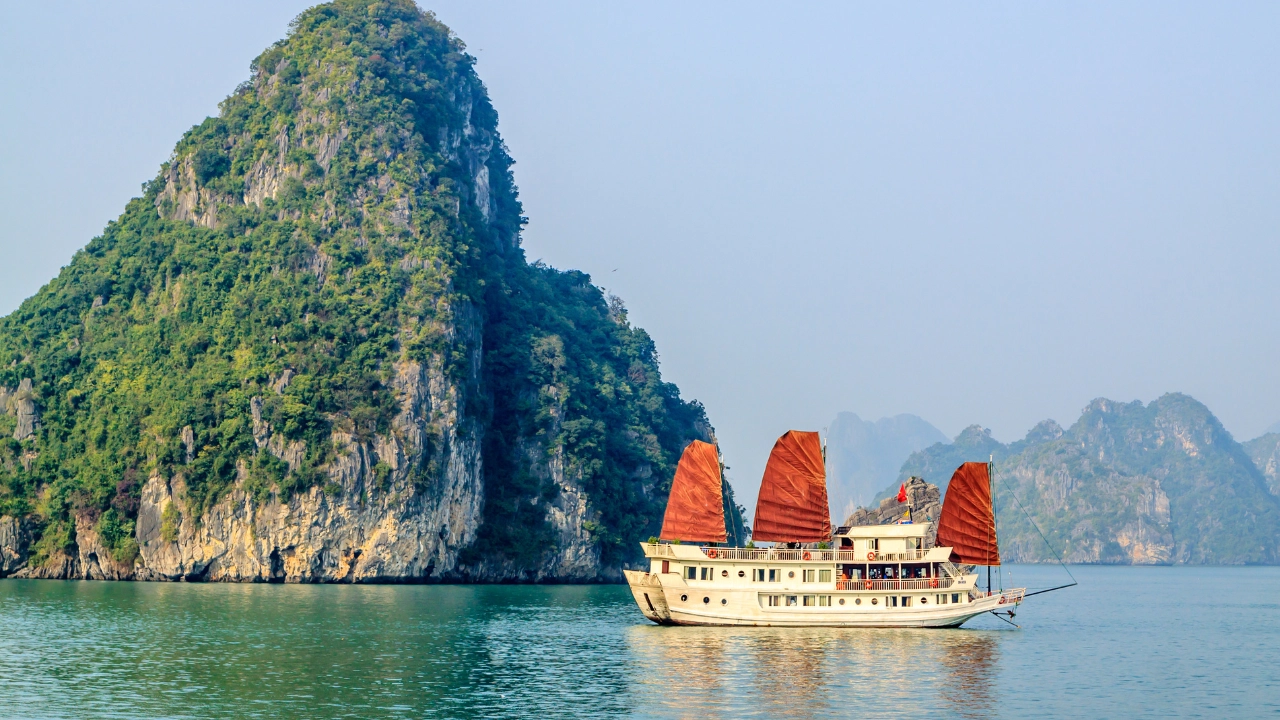 how-to-get-from-hanoi-to-halong-bay.jpg