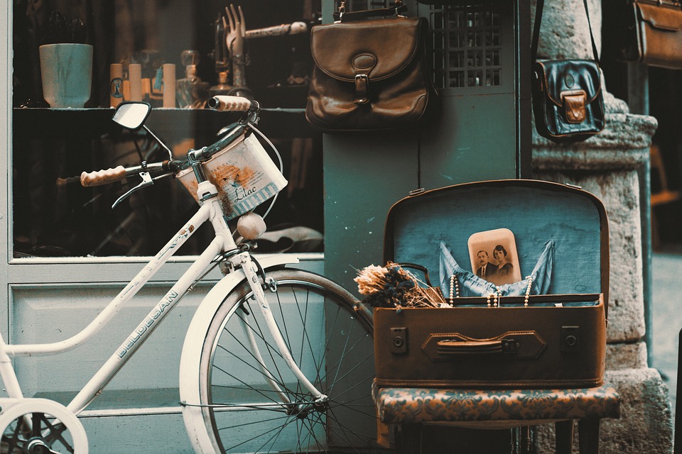 vintage-1872682_960_720.jpg