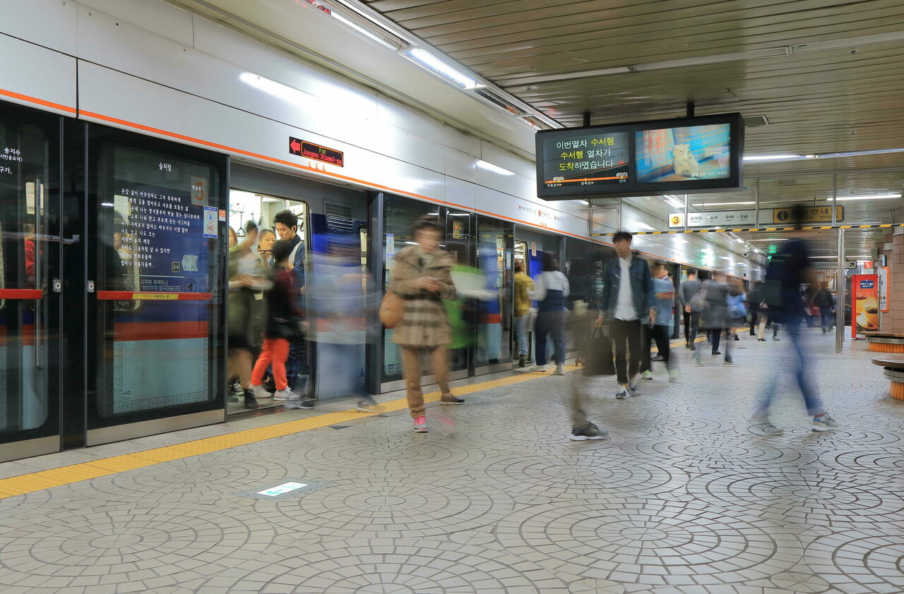 Korea metro station.jpg