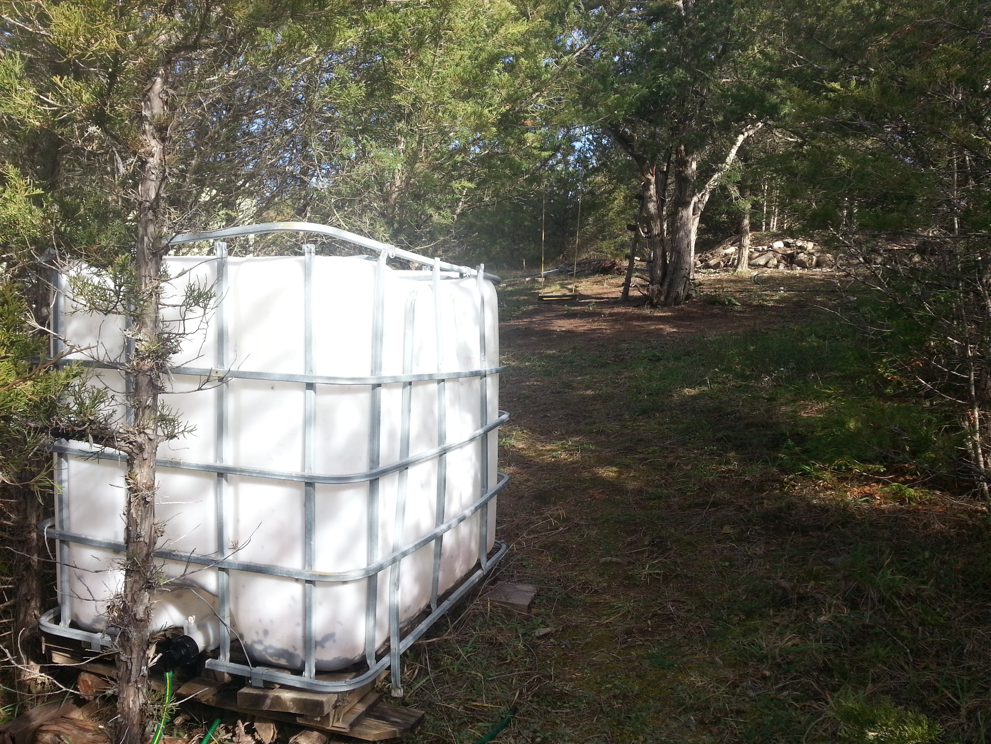 water_tote_250_gallon.jpg