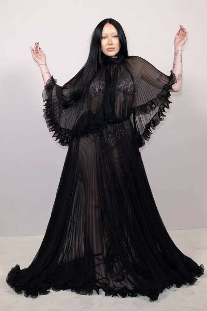 noah-cyrus-alexandre-vauthier-dress-paris-fashion-week (5).webp