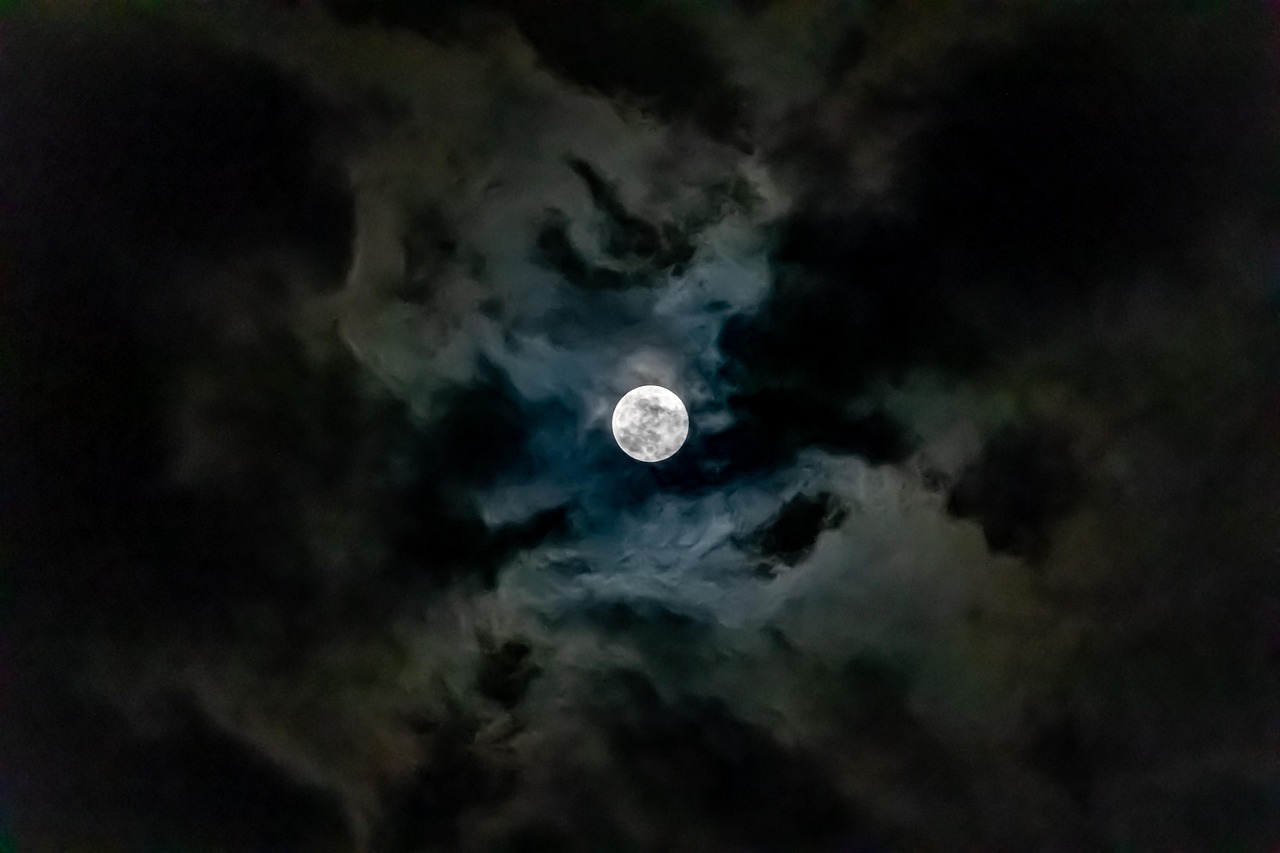 moon-7249435_1280.jpg