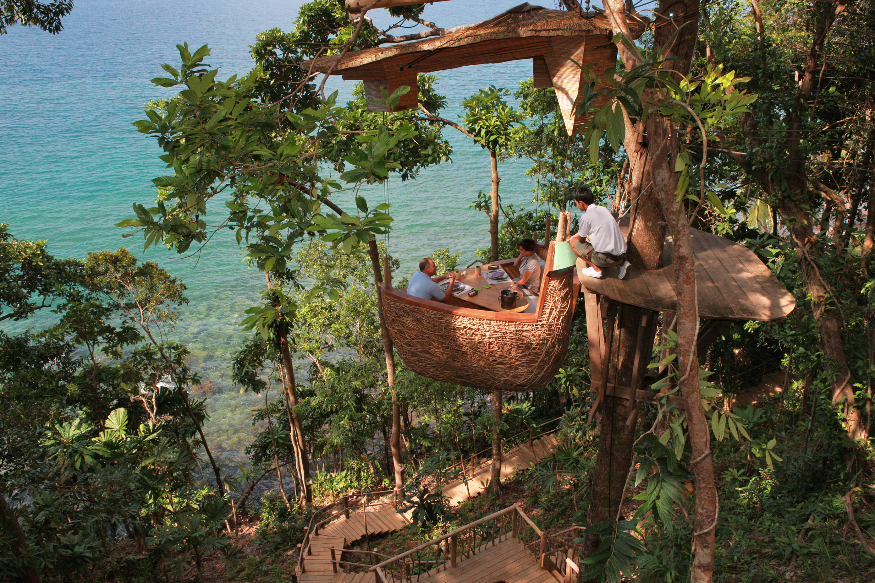 Treepod-dining-experience1-at-Soneva-Kiri-by-Cat-Vinton.jpg
