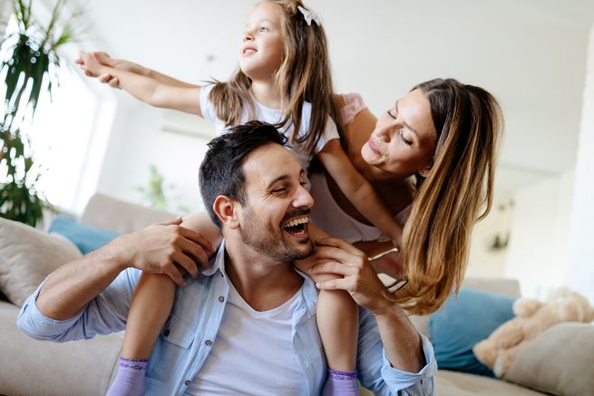 happy_family_at_home.jpg