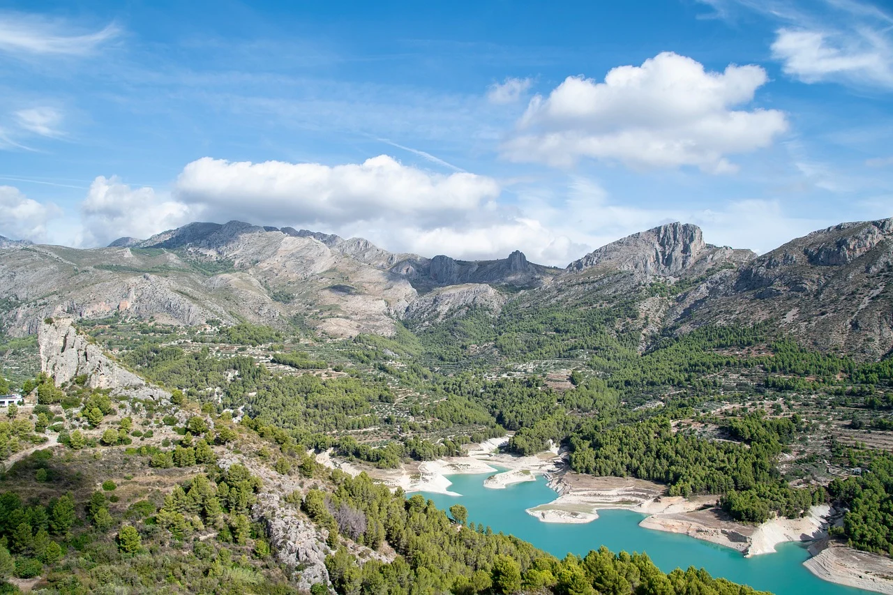 landscape-9833604_1280 pix.webp
